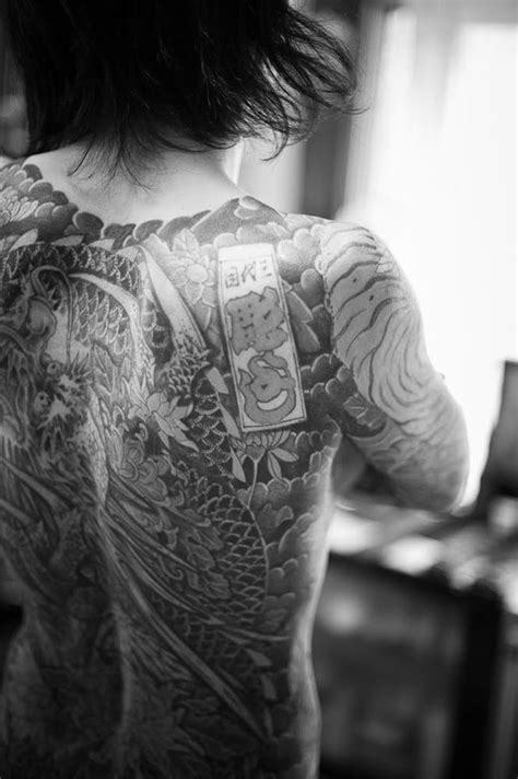 tatouage japonais dos femme|Tatouage japonais femme dos